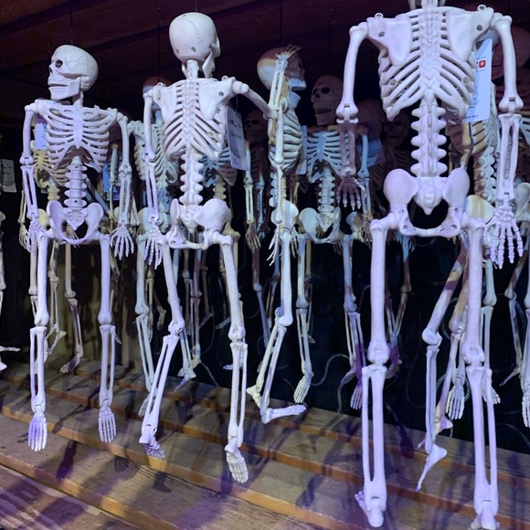 Rest in Peace Skull and Bones lace runner - Picture 4 of 12